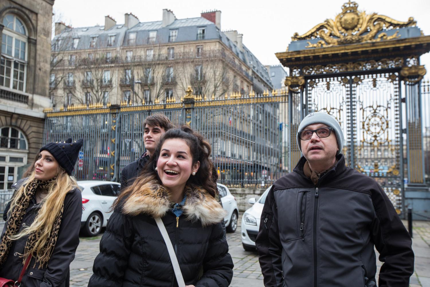 <a href='http://r0.m3csl.net'>全球十大赌钱排行app</a>学院法语教授Pascal Rollet带领学生们到巴黎游学.
